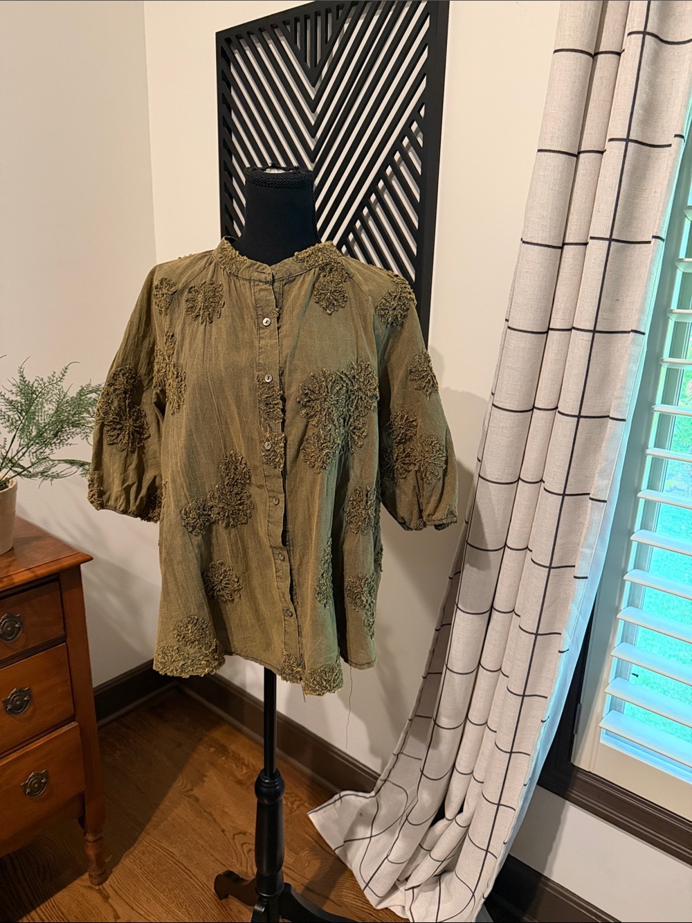 POL Olive Textured Button-Up Blouse medium